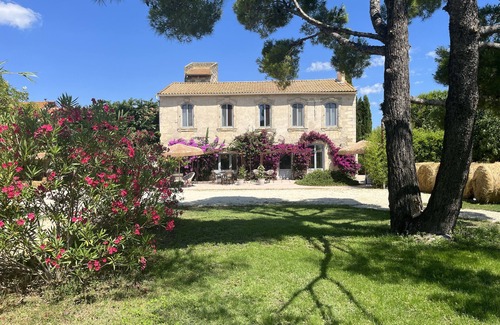 Arles Cabaña | Authentic farmhouse with heated spa and swimming pool