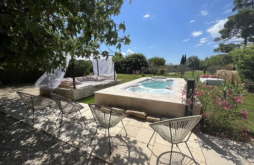 Arles Cabaña | Authentic farmhouse with heated spa and swimming pool