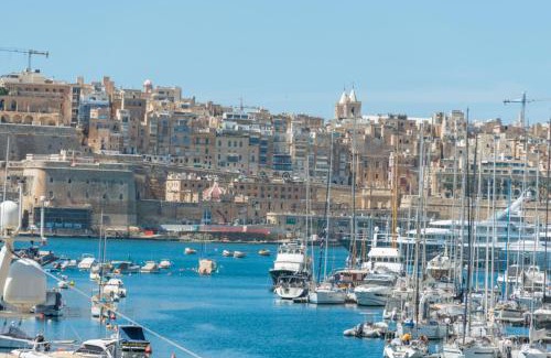 Cospicua Apartamento | Authentic GF apartment with terrace at the 3 Cities Marina