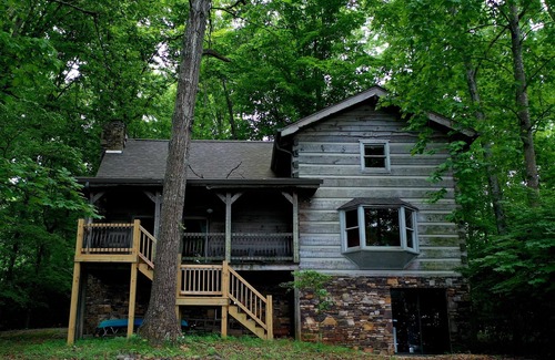 Jefferson City Cabina | AUTHENTIC LAKEFRONT LOG CABIN-SLEEPS 10. PRIVATE DOCK. FIREPIT.