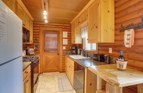 North Upper Truckee Cabina | ¡Cabaña 'Smokey's Den' en South Lake Tahoe con bañera de hidromasaje!