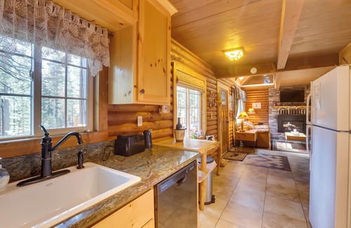 North Upper Truckee Cabina | ¡Cabaña 'Smokey's Den' en South Lake Tahoe con bañera de hidromasaje!