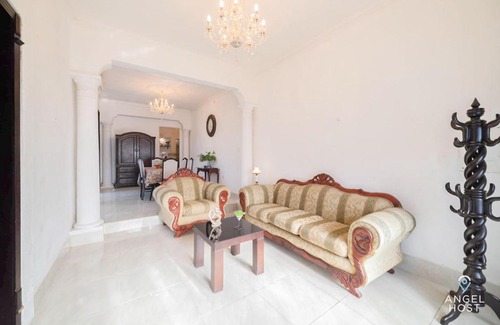 Zona Paseo Montejo Apartamento | Authentic Mérida a Block from Montejo Fast Wi-FI