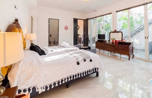 Zona Paseo Montejo Apartamento | Authentic Mérida a Block from Montejo, Fast Wi-FI