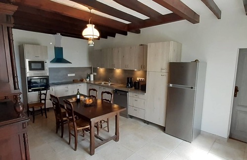 Saint-Pierre-de-Bat Casa | Authentic Maison de Maitre Meunier in the heart of vineyards and organic crops.