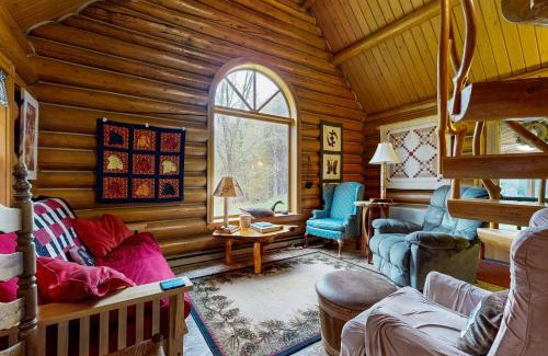 Greenville Casa | Authentic Maine Log Cabin