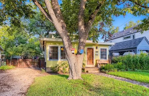 Dawson Casa | Authentic Mid-Century - Lush backyard and custom playscape! - by PMI Austin Metro
