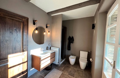 Cassinasco Casa | Newly renovated Italian villa by vineyard 300m from town, great view