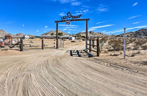 Lucerne Valley Cabina | Authentic Old West ‘Lazy G Ranch’ w/ Mtn Views