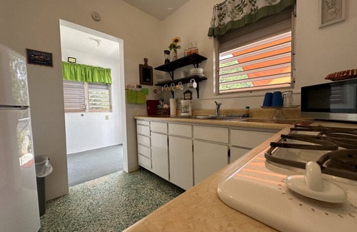Pole Ojea Casa | Authentic Puertorrican Home with Full AC -Fast WIFI - Smart TV Near Beach