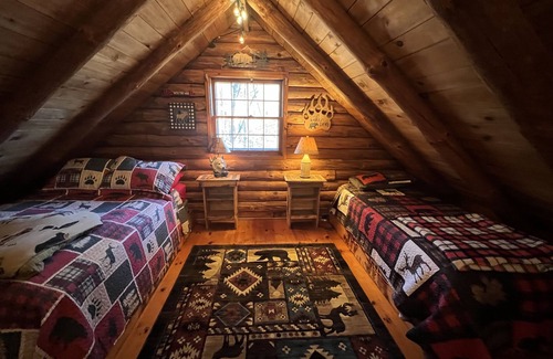 Wardsboro Cabina | Authentic Rustic Log Cabin minutes from Mount Snow and Stratton