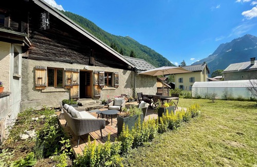 Vallorcine Chalet De Esquí | Authentic stone and larch chalet / 350 m from the gondola 8/9 persons 90 m² / 430 sq. ft.