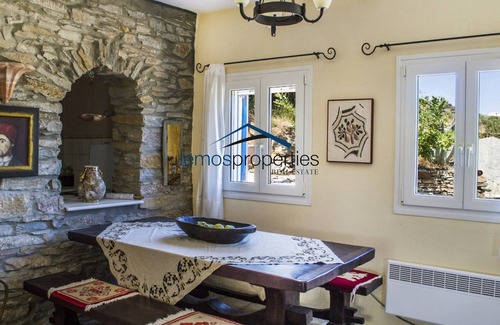 Ioulida Casa | Auténtica granja de piedra con vistas al mar en una parcela de 5.000 metros cuadrados