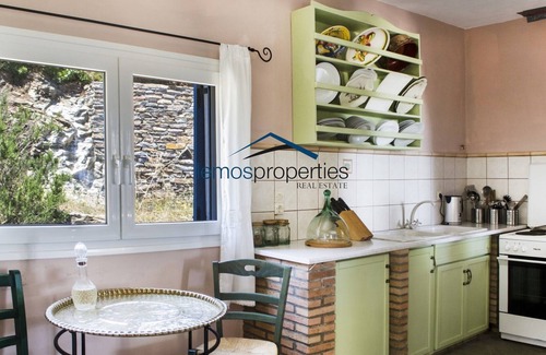 Ioulida Casa | Auténtica granja de piedra con vistas al mar en una parcela de 5.000 metros cuadrados