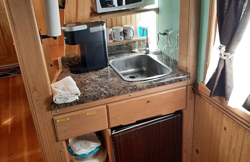 Sturgis Cabina | Authentic Wooden Rock Island Railroad Caboose