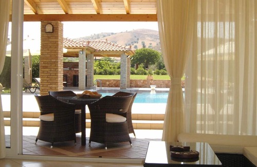 Ermionida Villa | Villa autorizada por la Organización Nacional de Turismo de Grecia (G. N.T. O.)