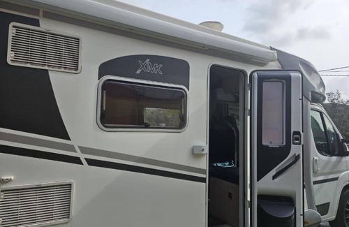 Montcada I Reixac Casa | Autocaravana para 6 plazas (posibilidad de moverse o dormir)