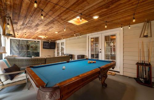 San Carlos Casa | Autumn Adventure - Sleeps 10 - Hot Tub - Billiards