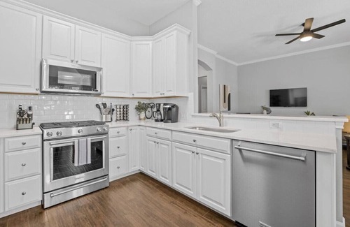 Cedar Park Casa | 'Autumn Fire' -Hot Tub! Fully Equipped Kitchen!