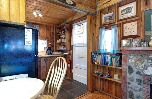 Buena Vista Cabina | Woodland Brook Autumnsong-Fireside-Cabina de Pesca # 16