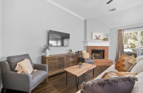 Cedar Park Casa | Autumn Fire