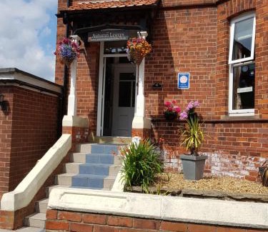 Whitby Casa | Autumn Leaves Guest House
