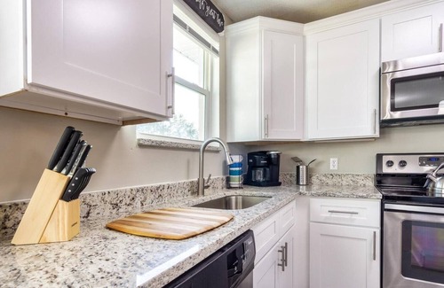 Jacksonville Casa | ~Spacious, Modern 5 Bdrm Home nr NAS Jax & Dwntn~
