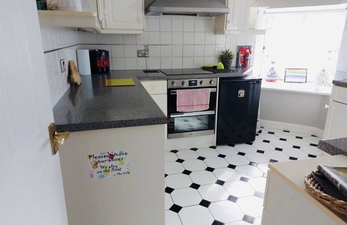 New Forest District Apartamento | "¡Una gema! Excelente para parejas y familias, ¡Central Lymington con estacionamiento! ”