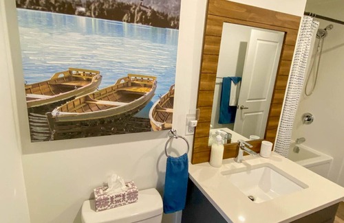 Port Albert Cabaña | Port Albert Paradise: *Hot Tub* King Bed