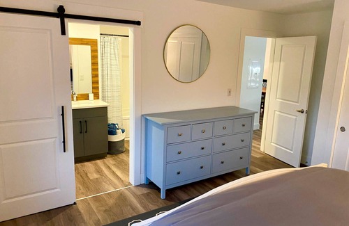 Port Albert Cabaña | Port Albert Paradise: *Hot Tub* King Bed