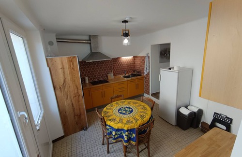 Champtoceaux Casa | AUX LITS DE LA LOIRE, town house in the center of Champtoceaux.