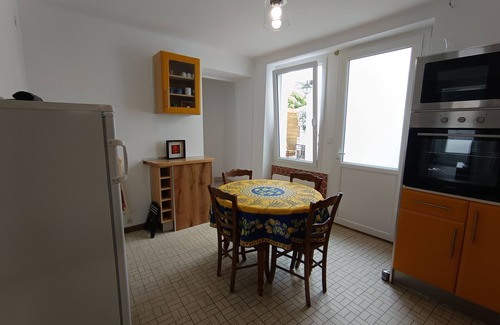 Champtoceaux Casa | AUX LITS DE LA LOIRE, town house in the center of Champtoceaux.