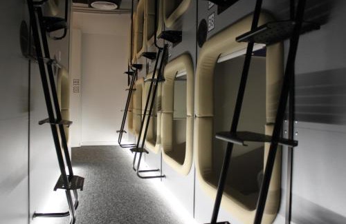 Besarabka Hotel | AV-3 capsule hotel