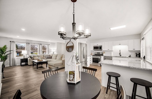 Schererville Casa | AVAIL 10/28- 4 Bed/2 bath remodel Great Neighborhood