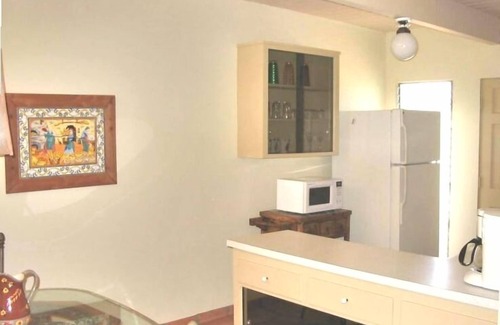Palm Desert Villa | ESPECIAL DE MAYO- Desde $ 1995 ---- Villa Grande 1BD-2BA- ¡Piscina de agua salada!