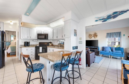 Port Isabel Cabaña | Avail for Spring! Mermaid Manor- Cozy Waterfront Getaway
