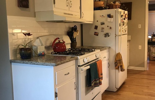 Central Colorado Springs Casa | Stay Artsy COS #StayArtsyCOS #dogfriendly #centralair