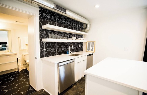 Hillsboro Village Cabaña | Available CMA Week! Hot Tub! 12 South Dolly themed safe beautiful + walkable!