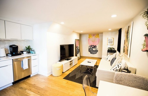 Hillsboro Village Cabaña | Available CMA Week! Hot Tub! 12 South Dolly themed safe beautiful + walkable!