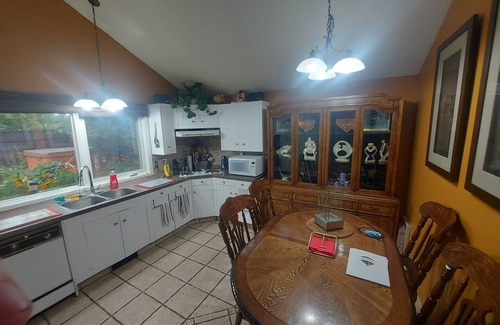 Canyon Meadows Casa | Available for STAMPEDE! Custom Solar House,Park,Hot Tub, Pool table, Fire Pit,
