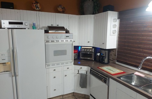 Canyon Meadows Casa | Available for STAMPEDE! Custom Solar House,Park,Hot Tub, Pool table, Fire Pit,