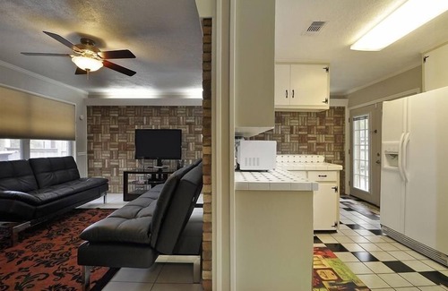 Tarrytown Casa | Disponible1 Hot Spot! Vista del agua del lago Austin, a través de St. De Hula Hut!