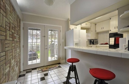 Tarrytown Casa | Disponible1 Hot Spot! Vista del agua del lago Austin, a través de St. De Hula Hut!