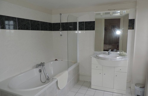 Montreuil-Bonnin Otro | Castillo fortificado, piscina, encanto, confort e inusual - 15 (+6) camas