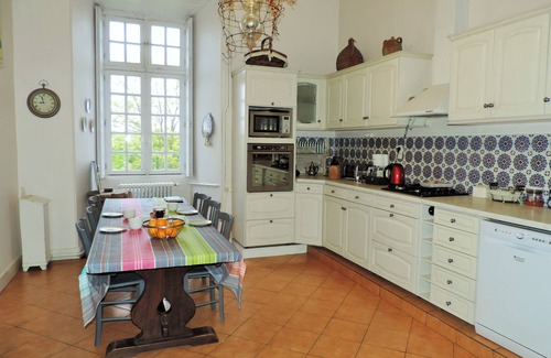 Montreuil-Bonnin Otro | Castillo fortificado, piscina, encanto, confort e inusual - 15 (+6) camas