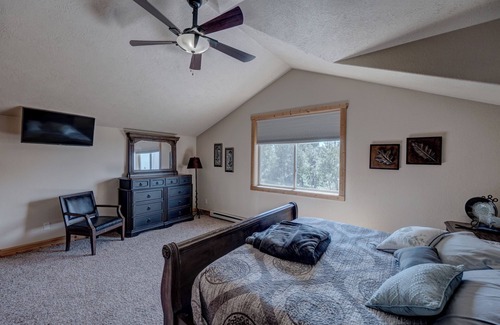 Lead Chalet De Esquí | Avalanche 3BR Chalet at Terry Peak with Jacuzzi Hot Tub - Sleeps 16