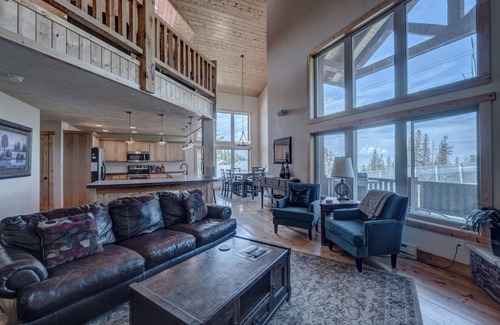 Lead Chalet De Esquí | Avalanche 3BR Chalet at Terry Peak with Jacuzzi Hot Tub - Sleeps 16