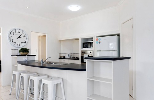 Wannanup Casa | Avalon Beach Escape ~ Family Favourite with Wifi