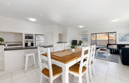 Wannanup Casa | Avalon Beach Escape ~ Family Favourite with Wifi