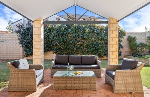Wannanup Casa | Avalon Beach Escape ~ Family Favourite with Wifi